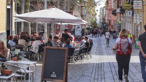 CORONAVIRUS Las empresas de restauración solo se resienten en las zonas turísticas isleñas