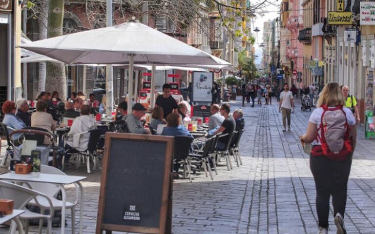CORONAVIRUS Las empresas de restauración solo se resienten en las zonas turísticas isleñas
