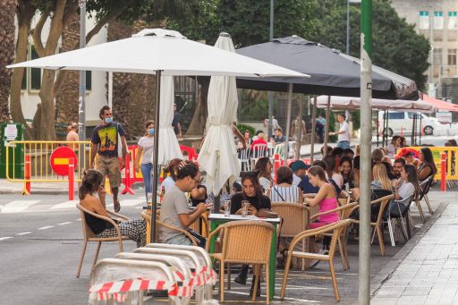 Los hosteleros, satisfechos, pero piden abrir los locales interiores