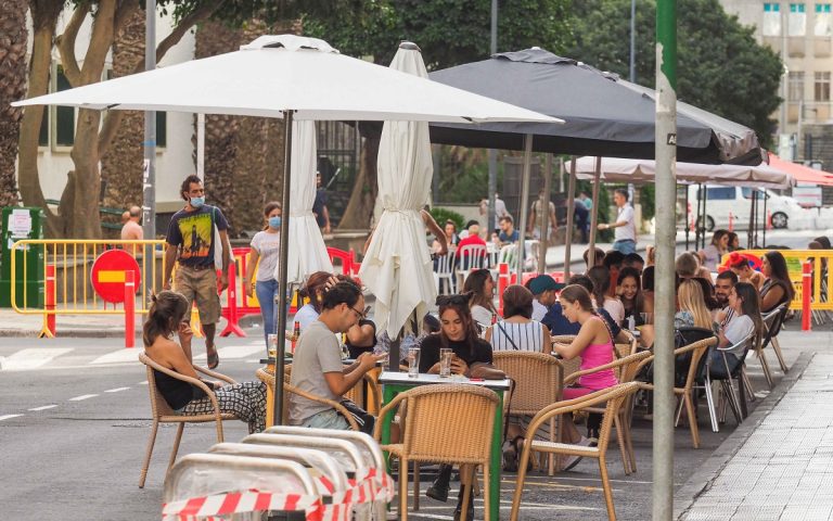 Los hosteleros, satisfechos, pero piden abrir los locales interiores