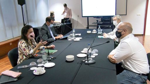 Los hosteleros de Tenerife proponen abrir los interiores a los vacunados